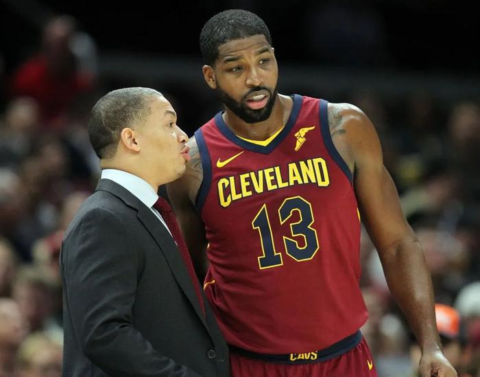 阿扎伦卡重要时刻险胜，公牛带队取胜！上演精彩一战(阿扎伦卡排名)