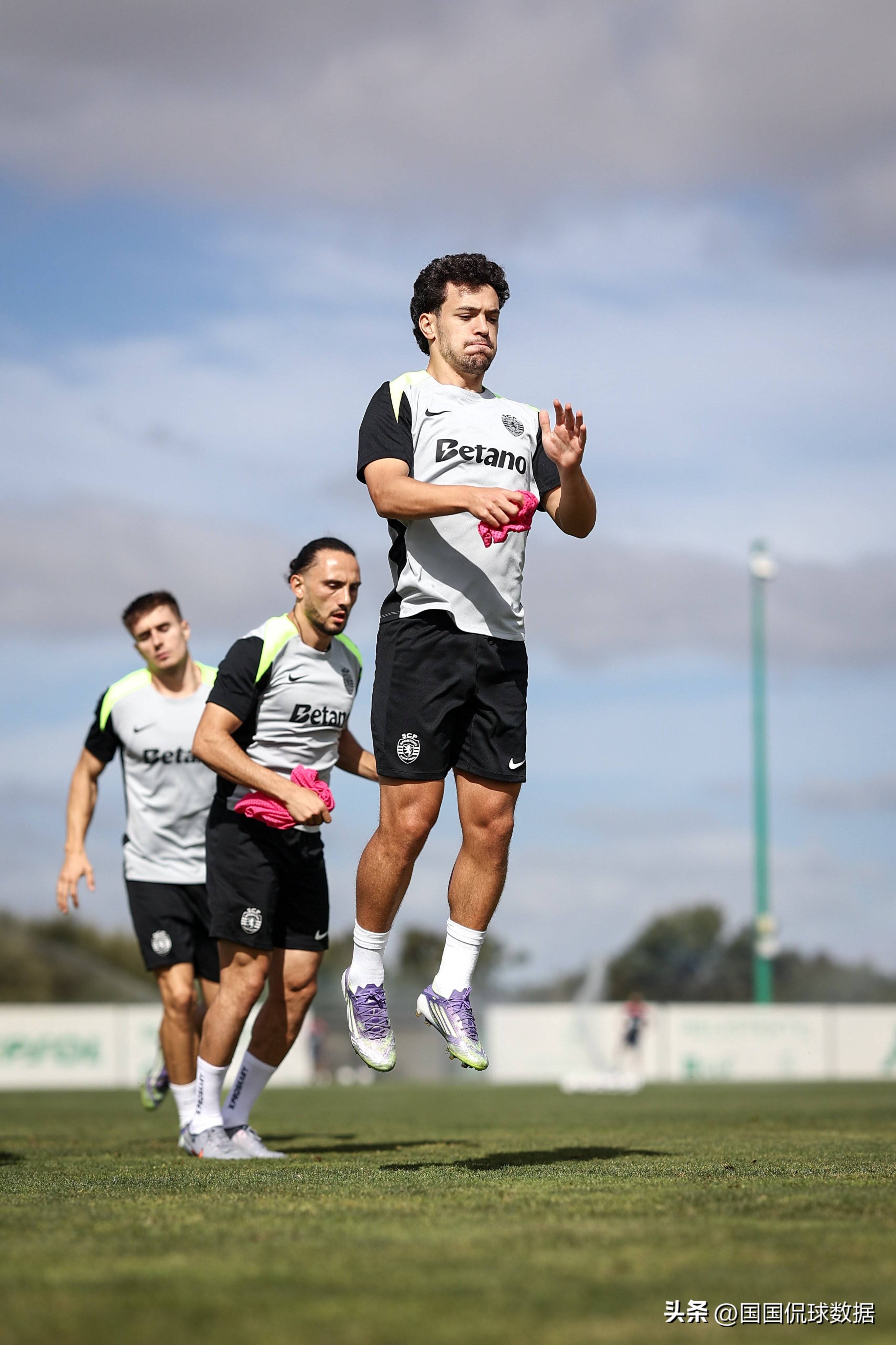 清晨浙江稠州备战葡超;止住颓势细节曝光;球迷炸锅;球队文化再被提及(浙江稠州男篮打青岛队之前多人感冒) 清晨浙江稠州备战葡超;止住颓势细节曝光;球迷炸锅;球队文化再被提及(浙江稠州男篮打青岛队之前多人感冒)