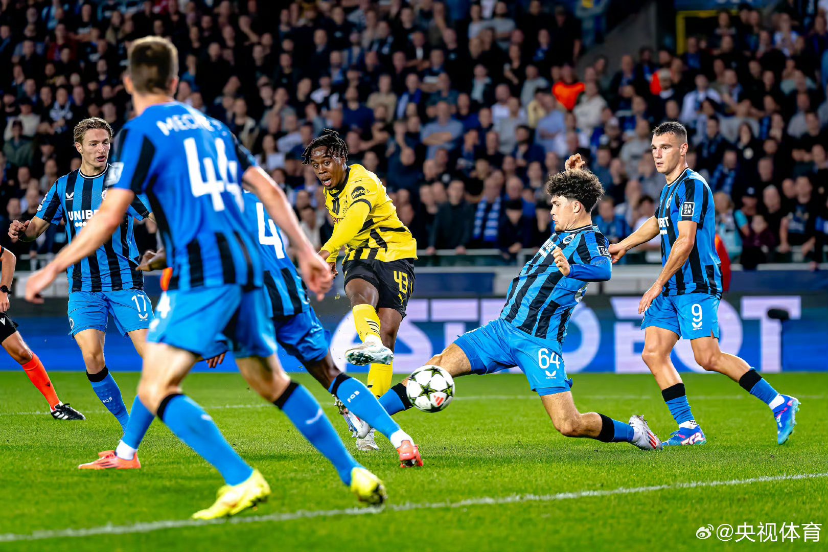 风云突变!多特蒙德关键时刻刷新队史纪录;欧超杯版图或变;气氛紧张;团队化学反应显著的简单介绍 风云突变!多特蒙德关键时刻刷新队史纪录;欧超杯版图或变;气氛紧张;团队化学反应显著的简单介绍