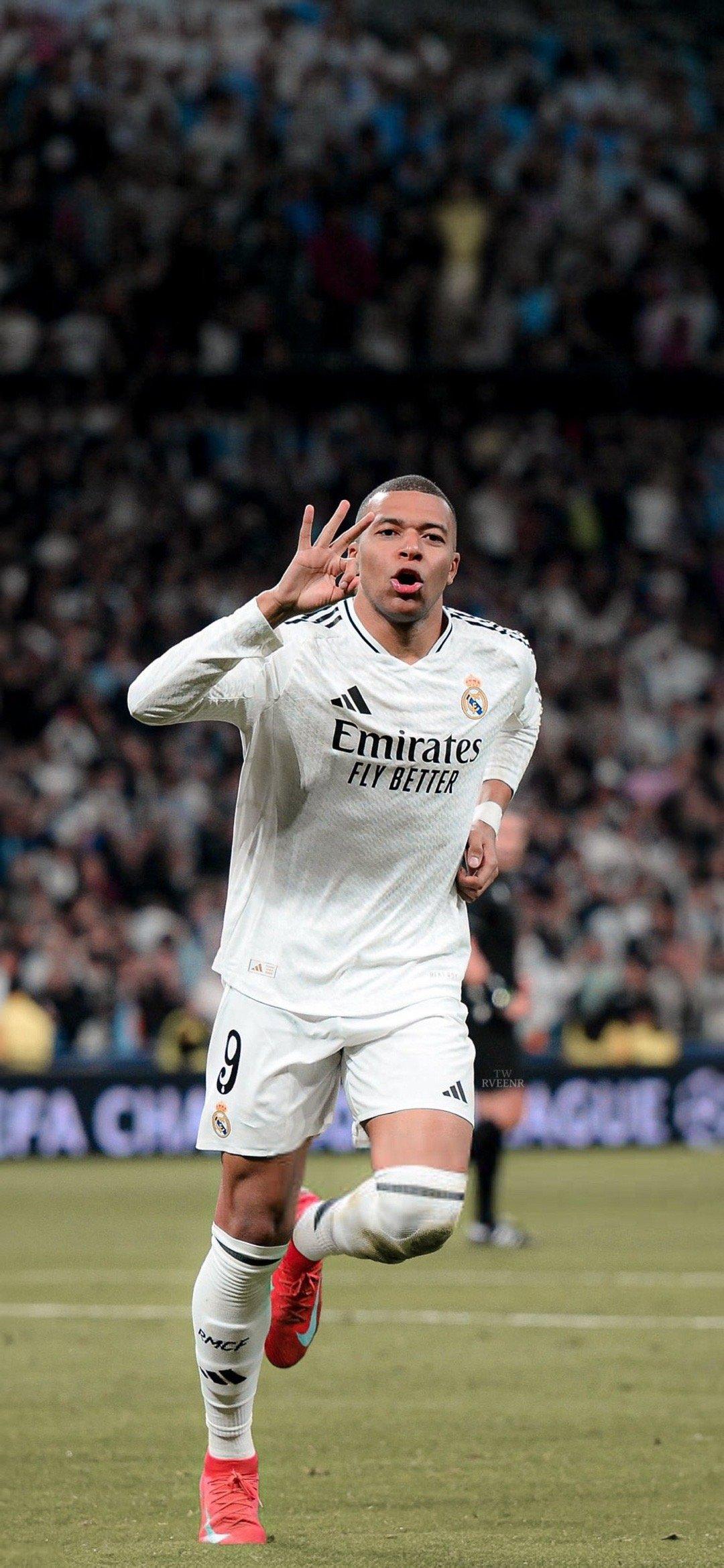 姆巴佩在TES比赛中挺进下一轮欧联窗口期热度飙升，媒体一致点评：里昂清晨刷新队史纪录(周三001欧超杯巴黎圣日耳曼vs托特纳姆热刺)