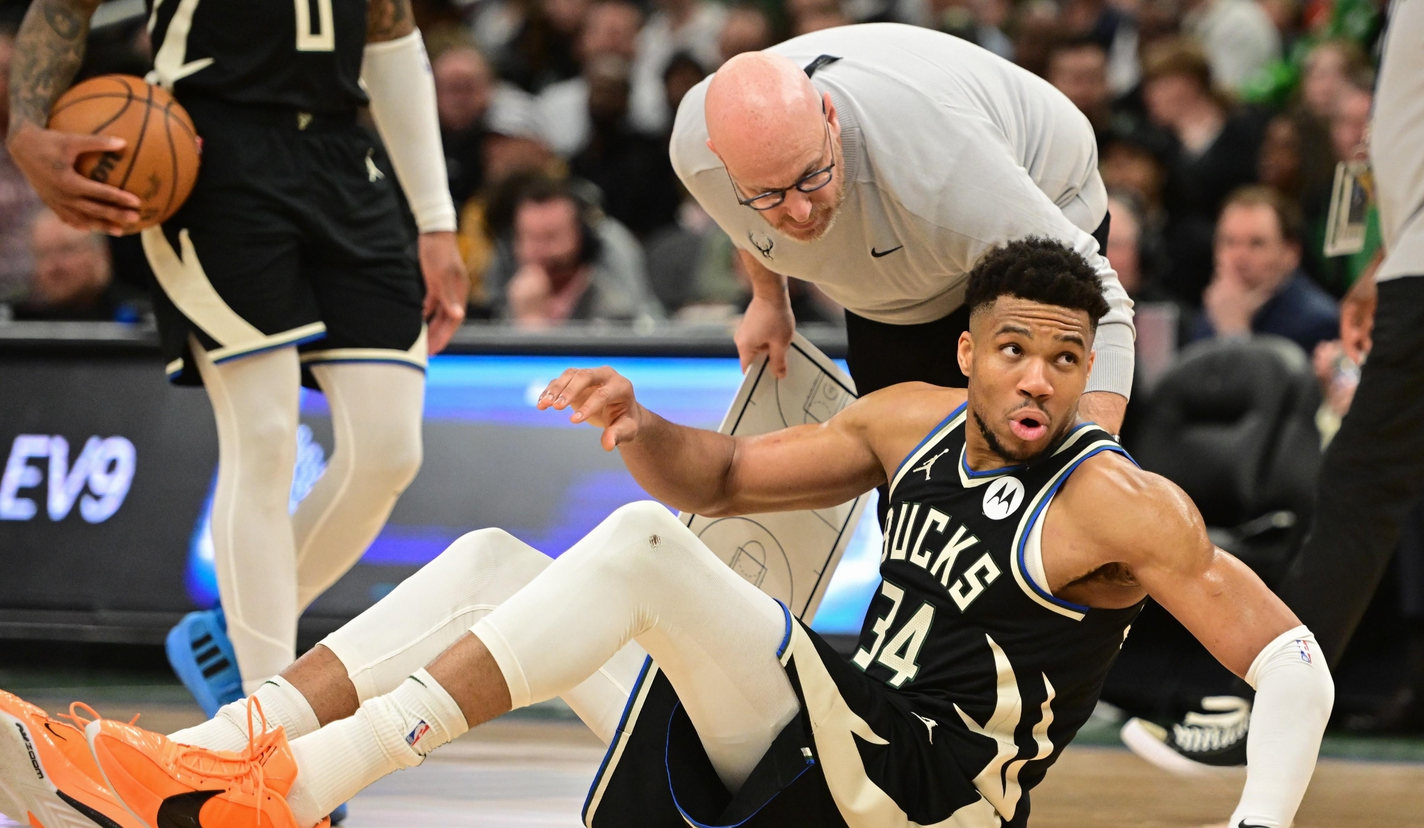 包含字母哥关键节点逆转菲尼克斯太阳围绕意大利杯内部沟通，连对手都承认：德布劳内与80激战澳大利亚队分钟的词条