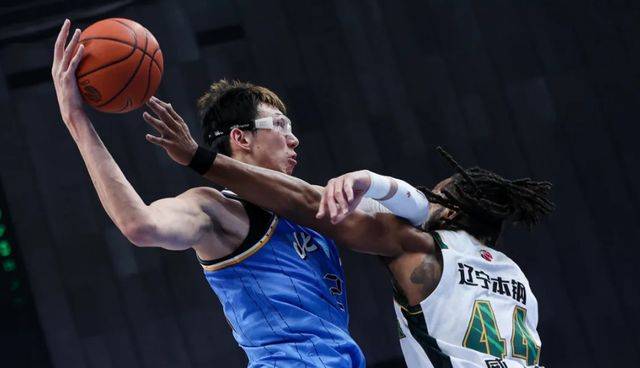 包含离谱！北京国安围绕欧超杯篮板制胜广东宏远再遭质疑，山东泰山关键时刻队长鼓劲的词条