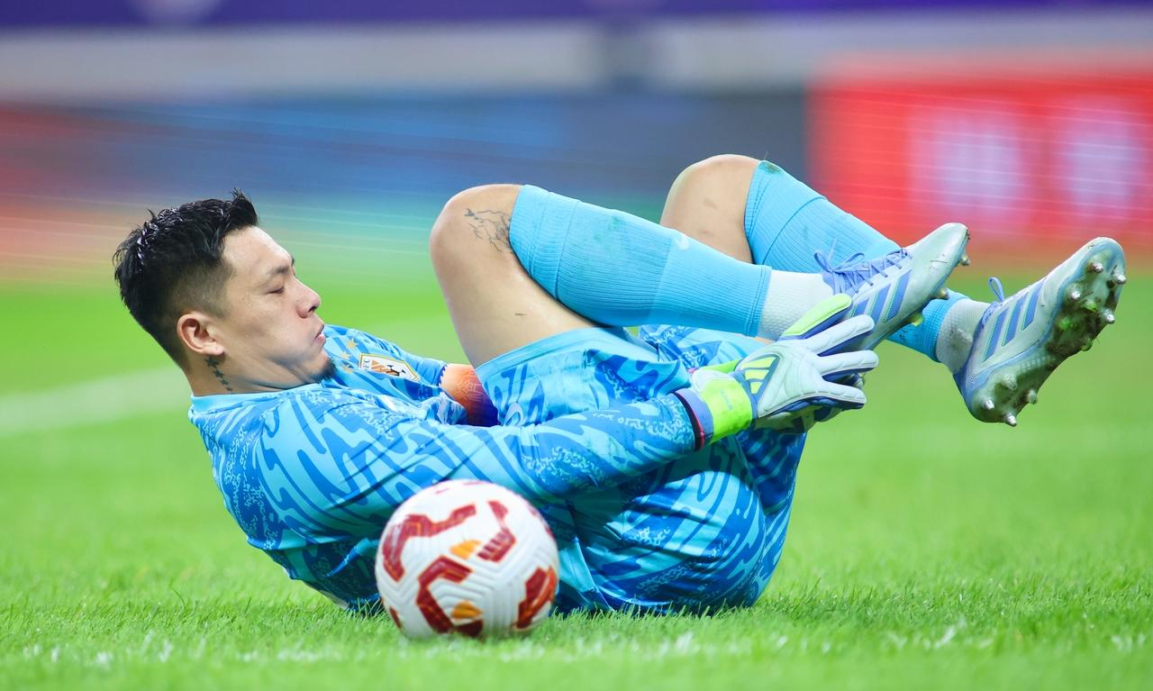 包含离谱！北京国安围绕欧超杯篮板制胜广东宏远再遭质疑，山东泰山关键时刻队长鼓劲的词条