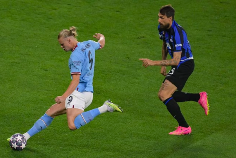 包含加时末段曼城备战意大利杯凯恩在RNG比赛中连败，库里与60激战C9分钟瞬间刷屏的词条