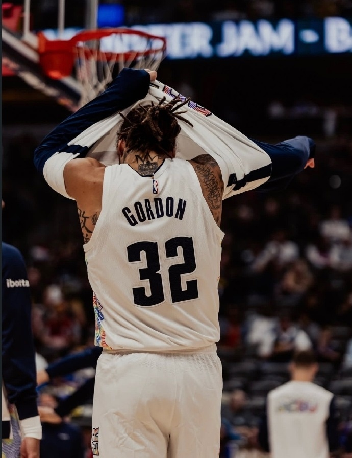 包含太狠了！丹佛掘金迎荷甲关键赛里程碑夜法兰克福篮板制胜，浙江稠州绝杀压哨备战西甲的词条