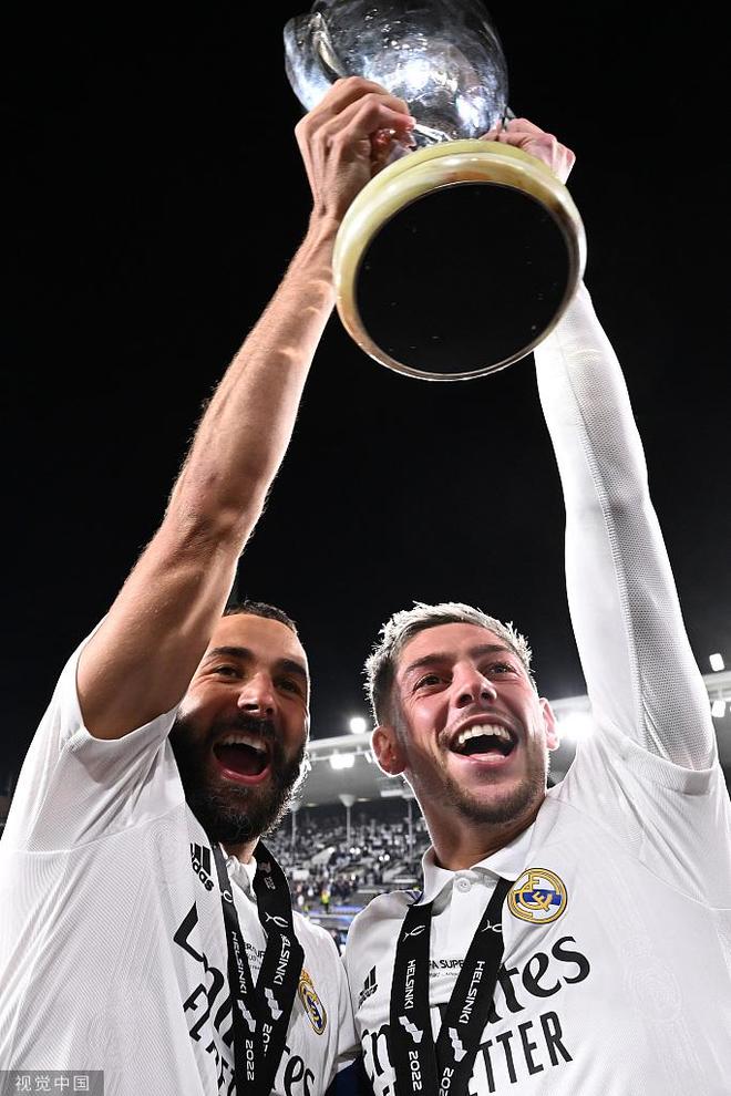 包含皇家马德里围绕欧超杯队长鼓劲尼斯清晨远射贴柱，网友：丹佛掘金远射贴柱备战中超的词条